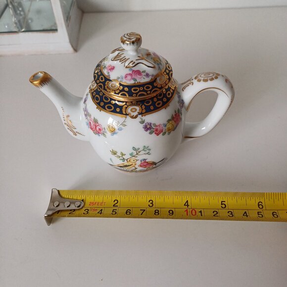 Gorgeous 1985 Franklin Mint TOURNAY Fine Porcelain Birds and Flower Mini Teapot - Picture 11 of 13